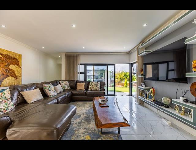 4 BEDROOM HOUSE FOR SALE IN LOMBARDY ESTATE